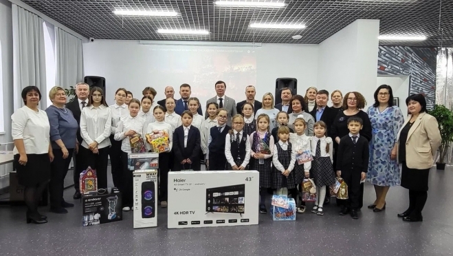 Константин Иванов подарил школьнице из Йошкар-Олы телевизор