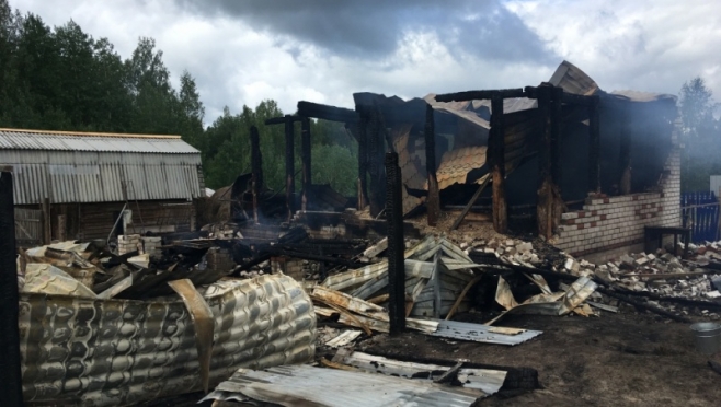 В Моркинском районе местные жители спасли на пожаре человека