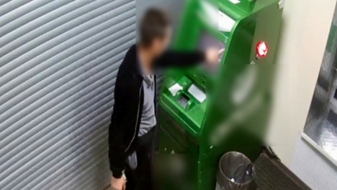 В Волжском районе задержали курьера телефонных мошенников