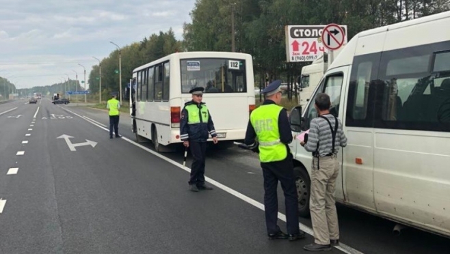 Сотрудники Госавтоинспекции проверили 30 автобусов
