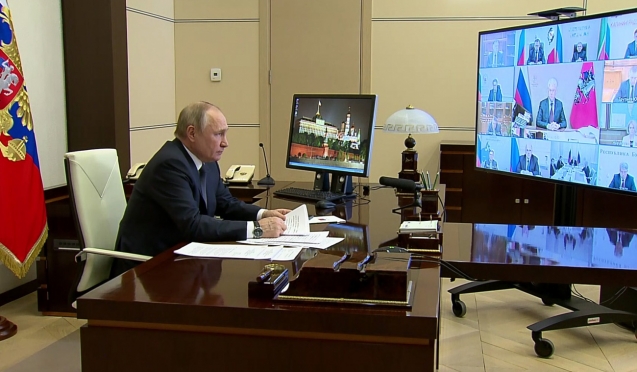 Путин пообещал поднять МРОТ, пенсии и зарплаты бюджетникам