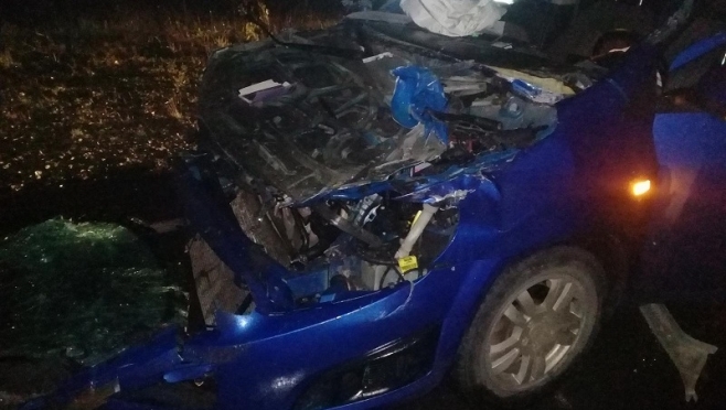 На автотрассе «Вятка» легковушка зашла под Volvo с полуприцепом