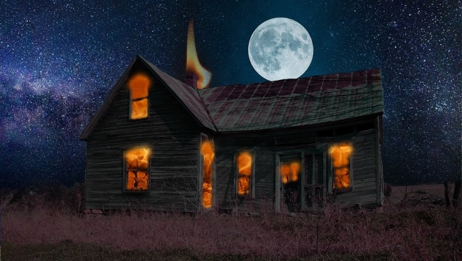 В садах «Дружба» ночью загорелся дом