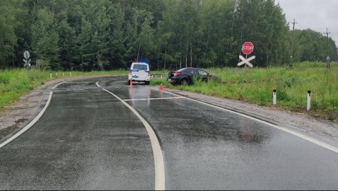 В Медведевском районе у железнодорожного переезда произошло ДТП