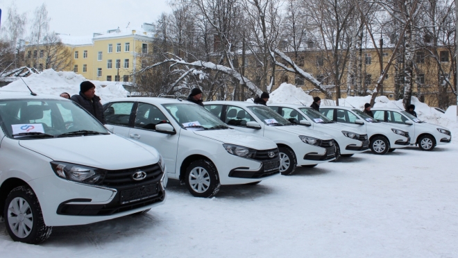 В Марий Эл вручили машины людям, получившим серьёзные травмы на производстве