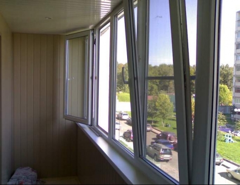Лучшее решение при остеклении балконов - пластиковые окна!