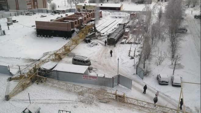 В Козьмодемьянске рухнул строительный кран — крановщик погиб