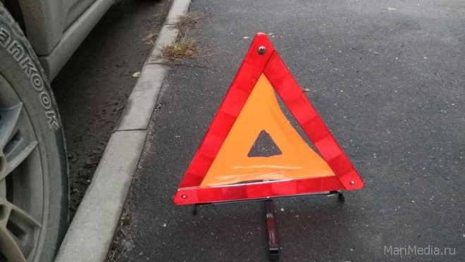 На месте, где столкнулись бензовоз и иномарка, произошло ещё одно ДТП