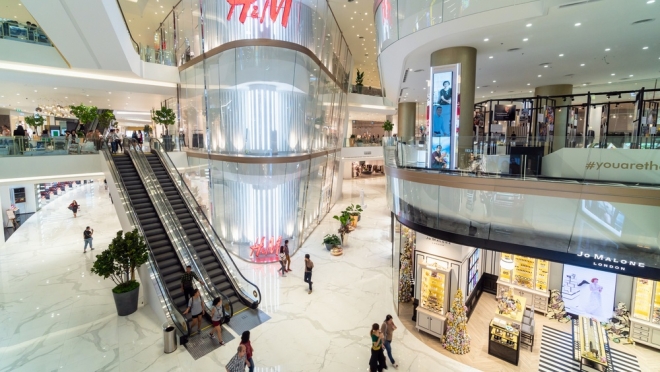 В России начали массово продавать торговые центры