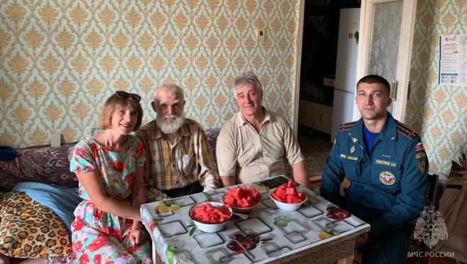 Спасатели поздравили с 93-летием ветерана войны и пожарной охраны Марий Эл