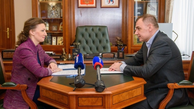 Анну Кузнецову заинтересовала практика предоставления социальной няни семьям военнослужащих