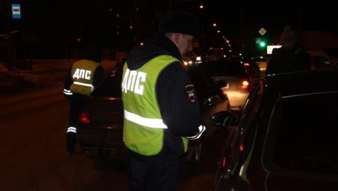 Пенсионерка переходила дорогу в неположенном месте и попала под машину