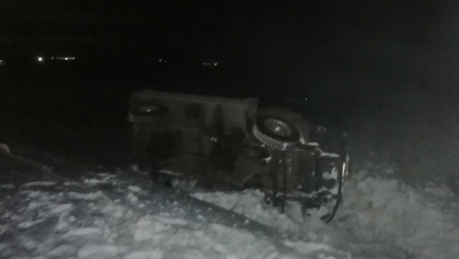 В Советском районе на сельской дороге машина перевернулась в кювет