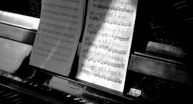 Музыки божественные строки