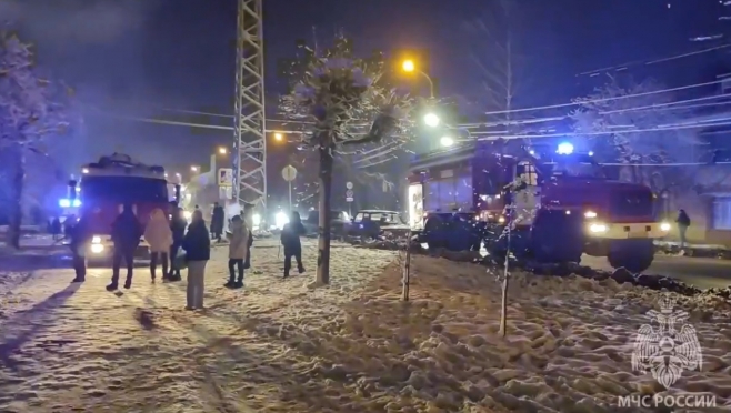 В Йошкар-Оле пожарные МЧС спасли женщину во время пожара