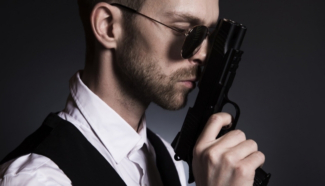 Житель Советского района расстрелял из пневматики припаркованный автомобиль