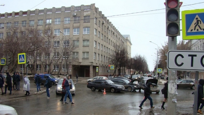 69-летнюю йошкаролинку с места ДТП увезли на «скорой»