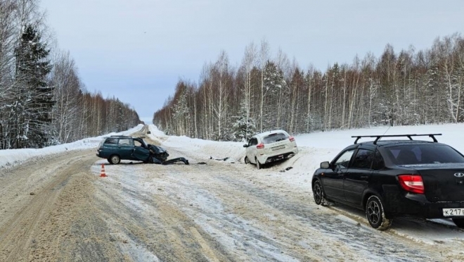 На автодороге «Кокшайск — Красногорский» столкнулись три машины