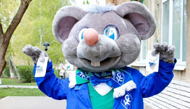 В роддомах Самары и области футболисты будут раздавать пустышки