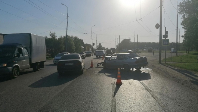 70-летний водитель, нарушив ПДД, устроил ДТП на трассе