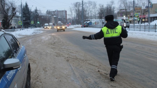 В Йошкар-Оле на аварийных перекрёстках дежурят сотрудники ГИБДД