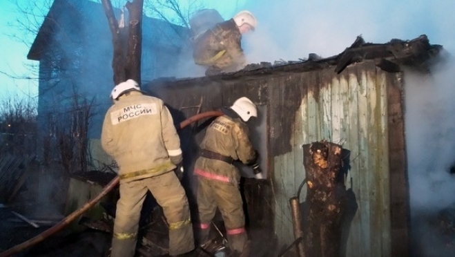 Два пожара произошли сегодня ночью в посёлках Знаменский и Визимьяры