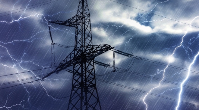 Гроза оставила без электричества два диспансера в Куяре