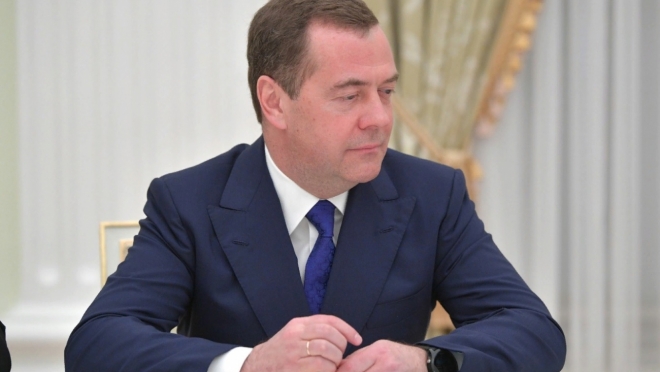 Медведев продолжает настаивать на четырёхдневной рабочей неделе