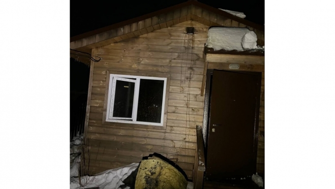 В Медведевском районе 10 пожарных тушили баню