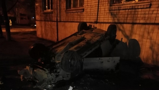 Стена дома остановила ВАЗ-2115