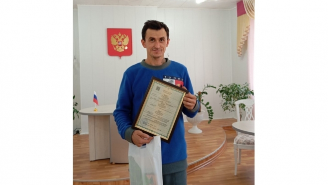 В Мари-Туреке с Днём отца поздравили новоиспечённого папу