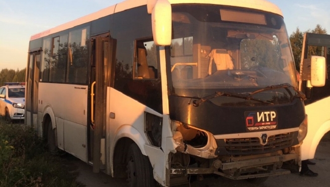 В Медведевском районе из-за съезда автобуса в кювет пострадала пассажирка