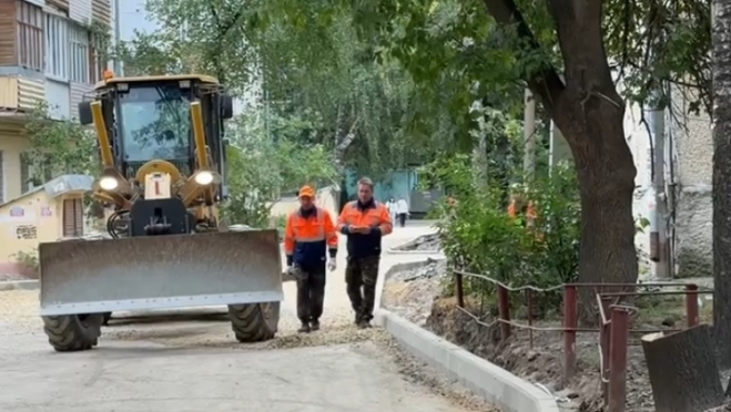 В Йошкар-Оле на улице Йывана Кырли ремонтируют дворы
