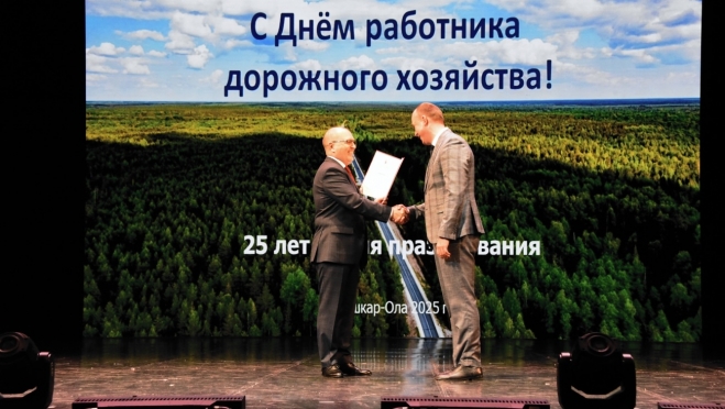 Михаил Васютин поблагодарил дорожников Марий Эл за преданность профессии