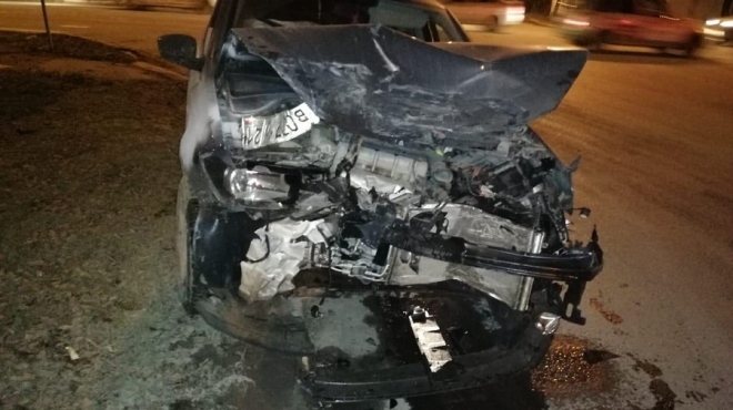 На перекрёстке Комсомольской — Водопроводной столкнулись две машины