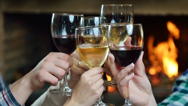 Вино к новогоднему столу — советы Роскачества