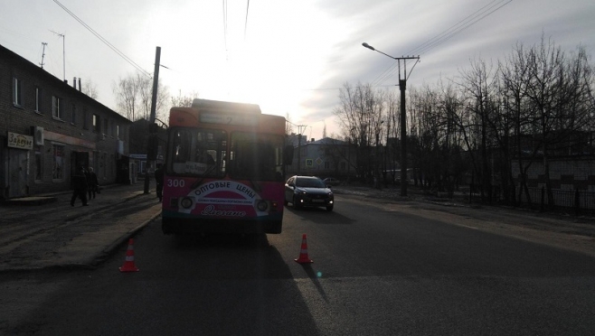 В Йошкар-Оле пенсионерка выпала из салона троллейбуса