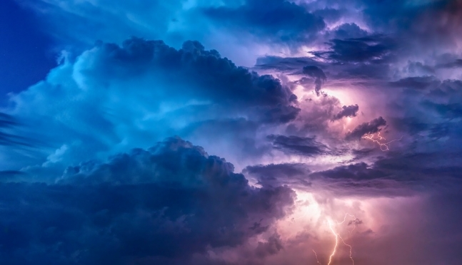 Синоптики пугают грозами