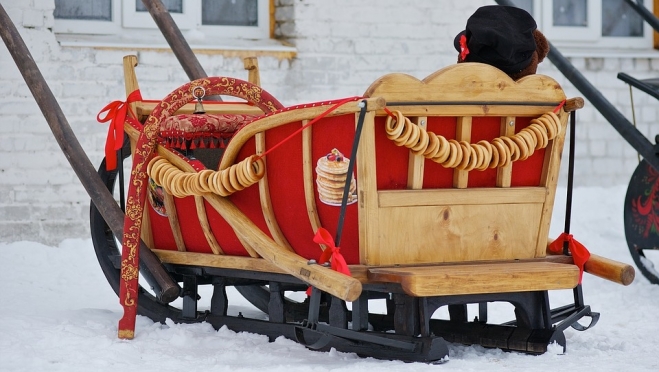 Россияне планируют потратить в новогодние каникулы по 18 тысяч на человека