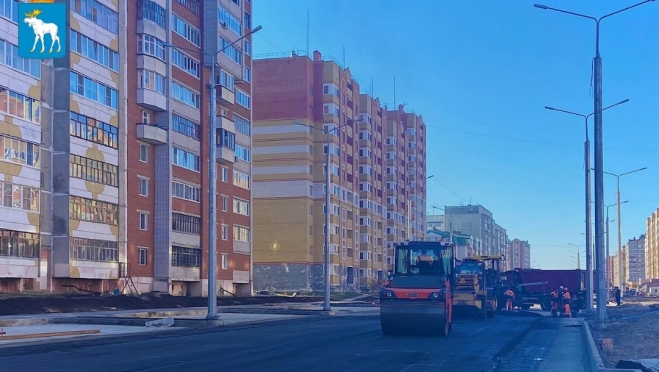 На бульваре Ураева укладывают асфальт