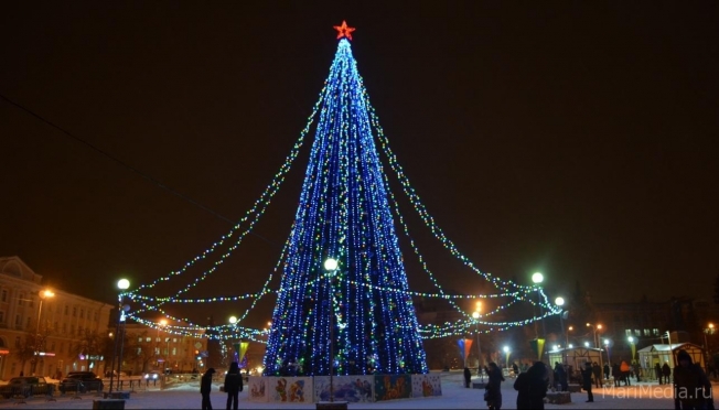 Главная ёлка Йошкар-Олы попала в ТОП-25 самых высоких новогодних ёлок России