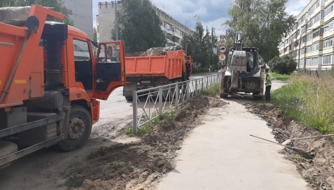 На улице Подольских курсантов начались работы по ремонту пешеходной зоны