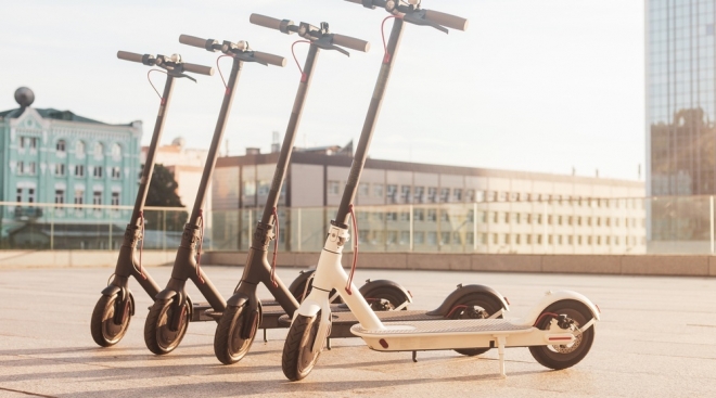 Средства индивидуальной мобильности предлагают ограничить в скорости