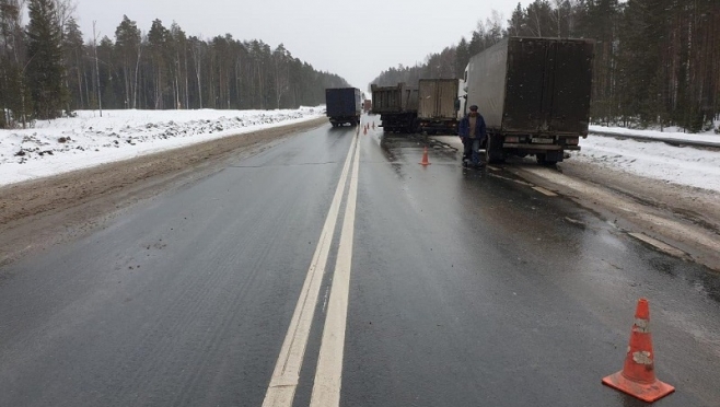 На автодороге «Вятка» столкнулись несколько грузовиков