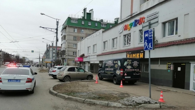 В Йошкар-Оле Mercedes сбил пенсионерку