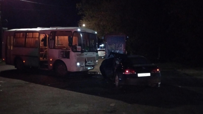 В Волжске пассажирский автобус попал в ДТП