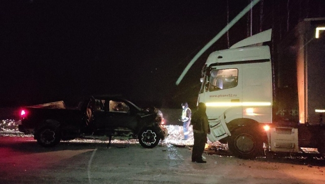 На трассе «Вятка» Toyota врезалась в «КамАЗ»