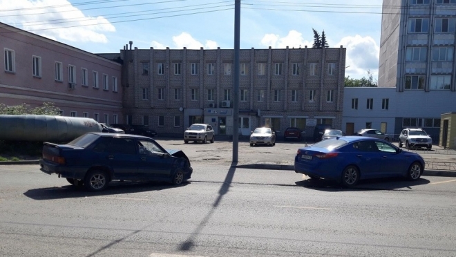 При столкновении Kia и «пятнадцатой» в Йошкар-Оле пострадал 33-летний мужчина