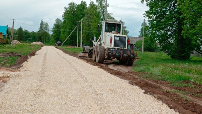 Дорогу в посёлке Мариец покрыли щебёнкой