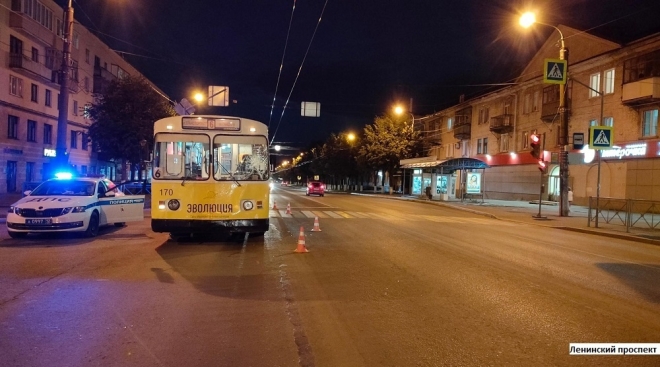 В Йошкар-Оле 44-летний мужчина попал под троллейбус